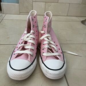 BRAND NEW pink embroidered hearts converse